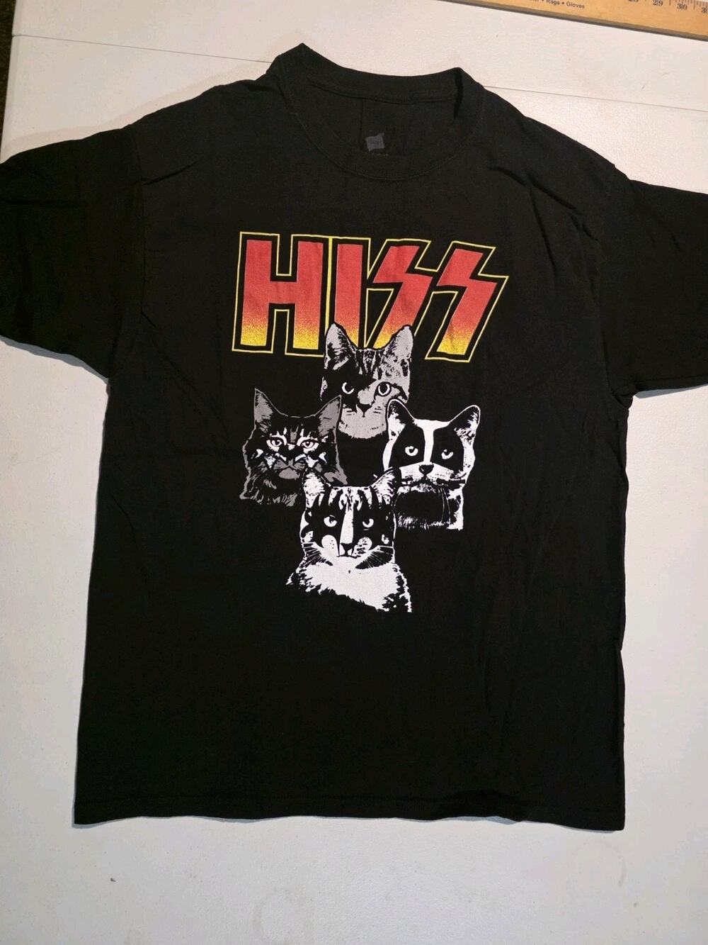 HISS cat pun kiss band graphic shirt size large